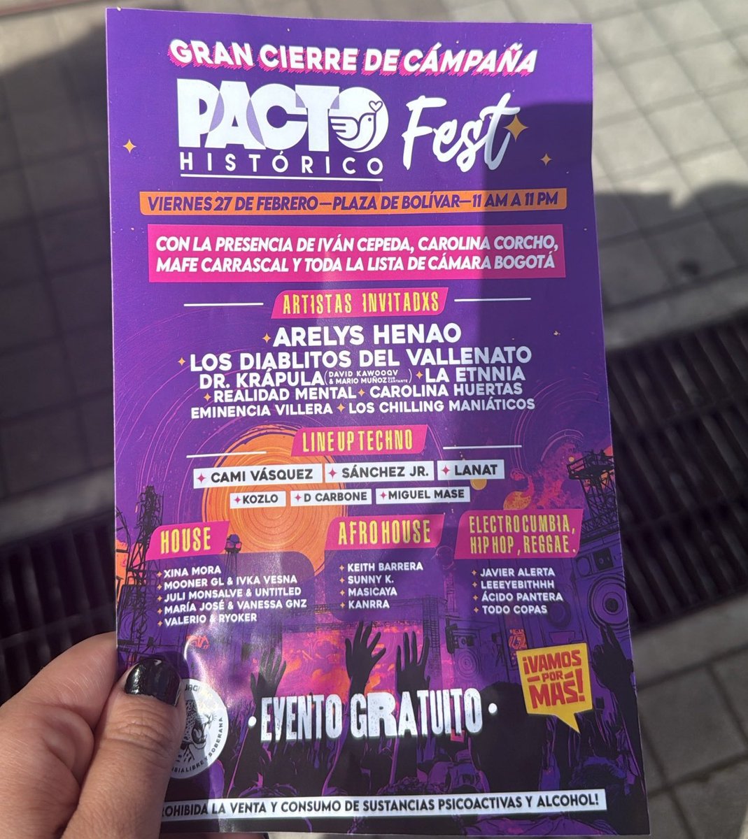 Recuerda que mientras tú mamá, tu papá, tu tía, tú tío, tú abuelita o tú abuelito se está muriendo por falta de medicamentos, el Pacto Histórico se está gastando ese dinero en conciertos de Doctor Krapula y Arelys Henao.