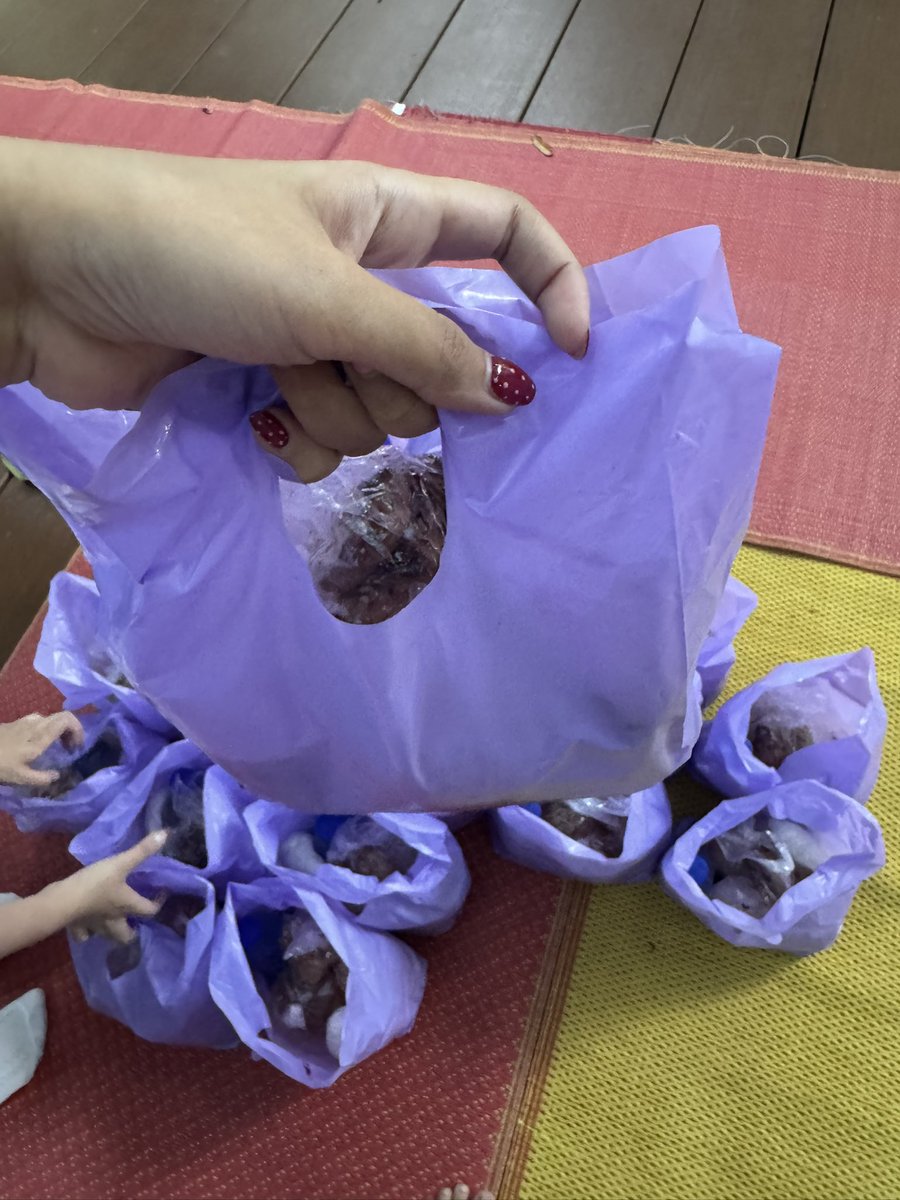 คือพระถามว่าอันนี้กลุ่มอะไรทำไมมีแต่สีม่วงๆ กุ55353552625256