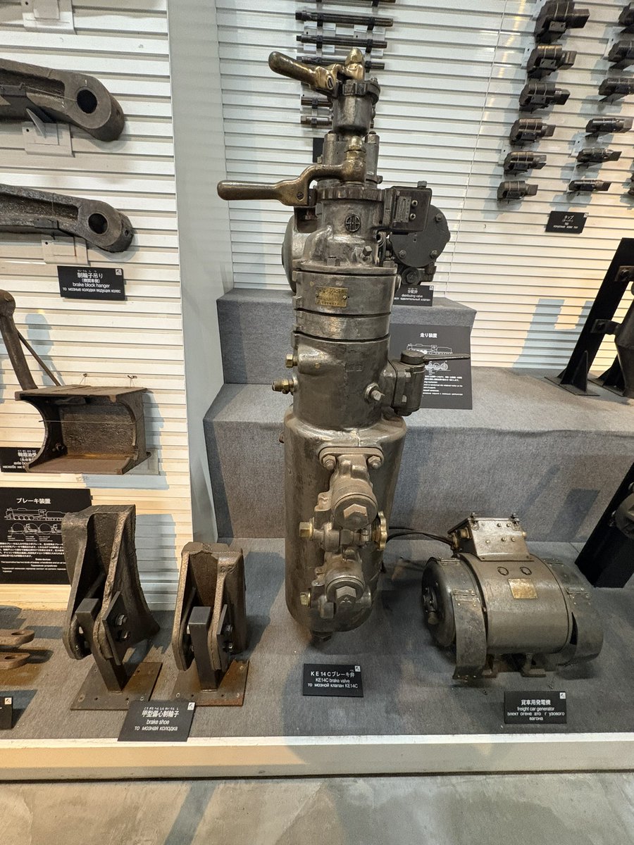 よく見ると給気弁と減圧弁が逆に取り付けられていたり、脚台の部品にKE14のものが混ざっているから間違えられたんでしょうけどこいつはKE6…なんてことも