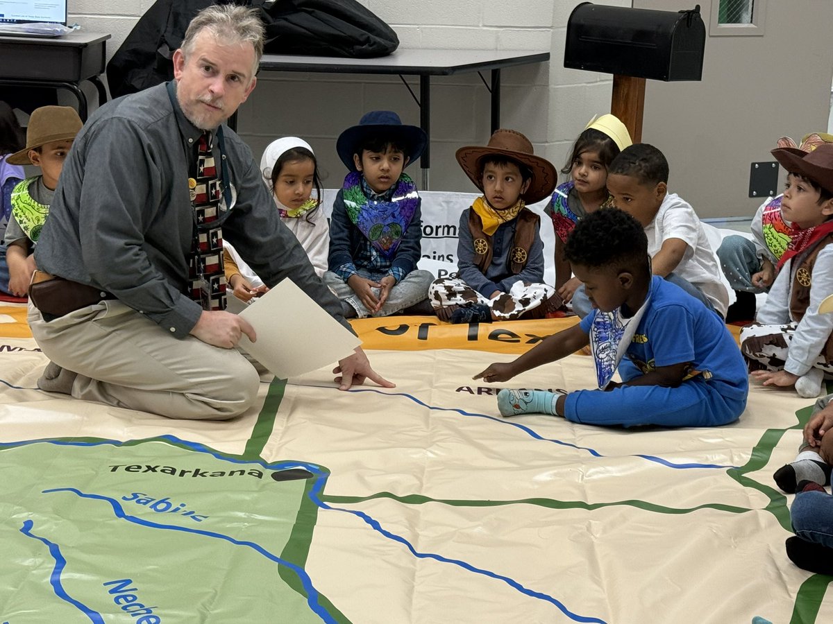 OCE_BlueJays's tweet photo. Such a great presentation from Mr. Yackus! We love learning about Texas Symbols! #PremierOpportunities @FortBendISD https://t.co/N3QlmZf0pm