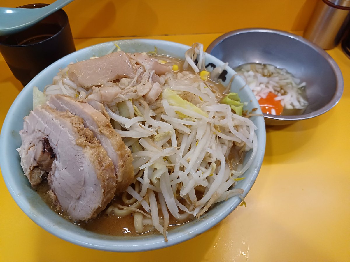 ラーメン二郎八王子野猿街道店でみそまろ(麺少なめ)+たまねぎたまご+脂
