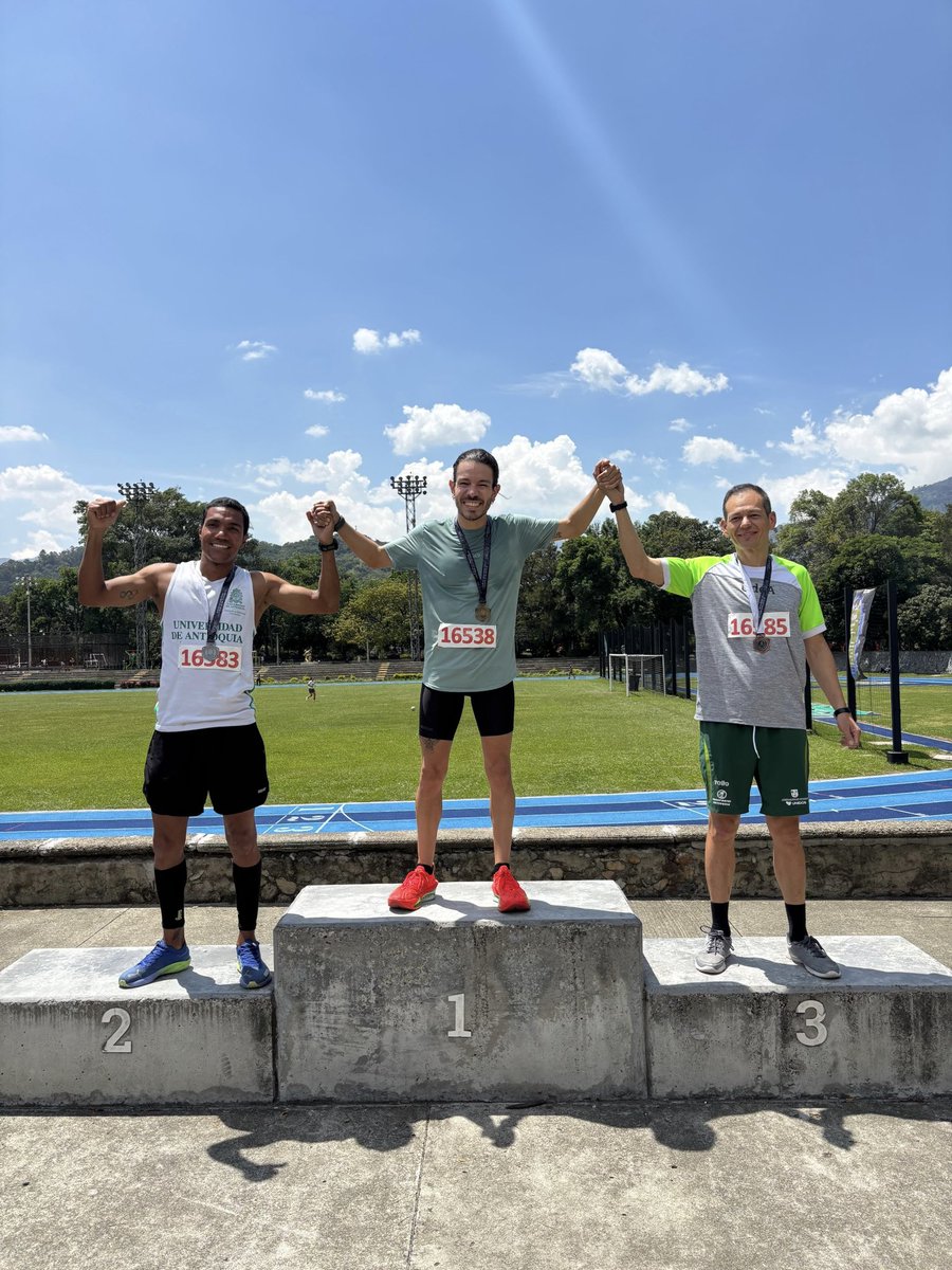 Hoy corrí en mi amada <a href="/UdeA/">Universidad de Antioquia</a> 💚