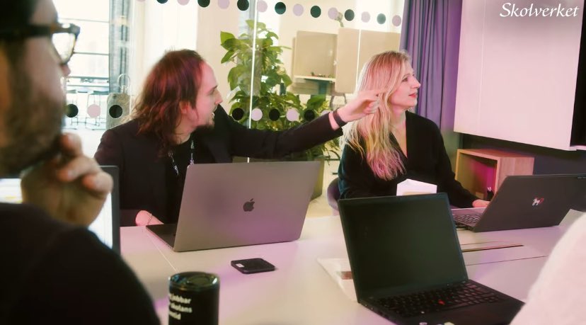 Negativet tweet media