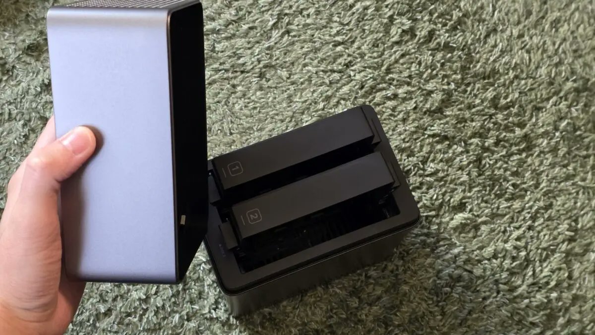 am4ch4n's tweet image. これで写真をまとめる手間がなくなるかも？
家族写真を高画質で共有したい人へ！

設定がラクで家族でも扱いやすいNAS「UGREEN NASync DH2300」の実機レビューをしました。

詳しくはこちら👇
comoba.net/ugreen-nasync-…

#NAS #UGREEN #PR