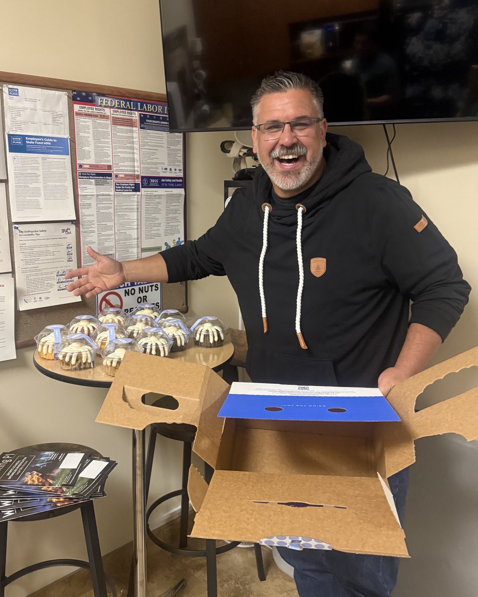hodsonpi's tweet photo. Happy Friday! What better way to end the week than with a bundt cake courtesy of the boss? Wishing everyone a safe and relaxing weekend!
#WorkplaceCulture #HappyFriday #BestBoss #HodsonPI https://t.co/TzzqWCGKxa