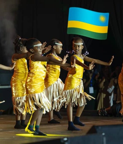 1️⃣ Watching Anaya Abe Ndengeyingoma, firstborn of Bertrand Ndengeyingoma and Mrs. <a href="/AngeKagame/">AIKN</a> , perform a traditional dance was truly inspiring. 🇷🇼
2️⃣ Her performance reflected more than talent — it showed the importance of transmitting culture from one generation to the next.
3️⃣