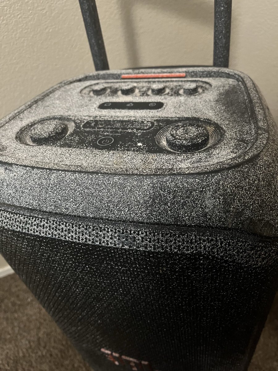kam2slmpd's tweet photo. Posted a picture of my work speaker and said I was going to the snow. Snap deleted my account for violating “drug policy”. Figured an appeal would’ve cleared everything up but ig not🤦‍♂️didn’t really post anymore but snap gcs are 10x better than iMessage gc. Do better @Snapchat 🥱 https://t.co/MBYbglscBE