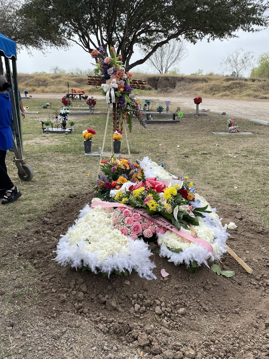 jonathanulopezz's tweet photo. May You Rest In Peace Mom, I Love You😭💔🕊️💙✝️ https://t.co/gEjMhwsuya