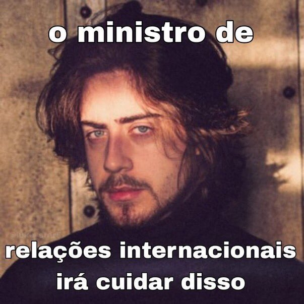 minha irmã que mora em Quebec no Canadá contou que ela fez uma amiga que via lives de um streamer francês que tinha um amigo brasileiro... e esse amigo era o Cellbit..... e por causa disso ela se interessou pelo idioma e aprendeu português vendo lives e o RPG em menos de 6 meses
