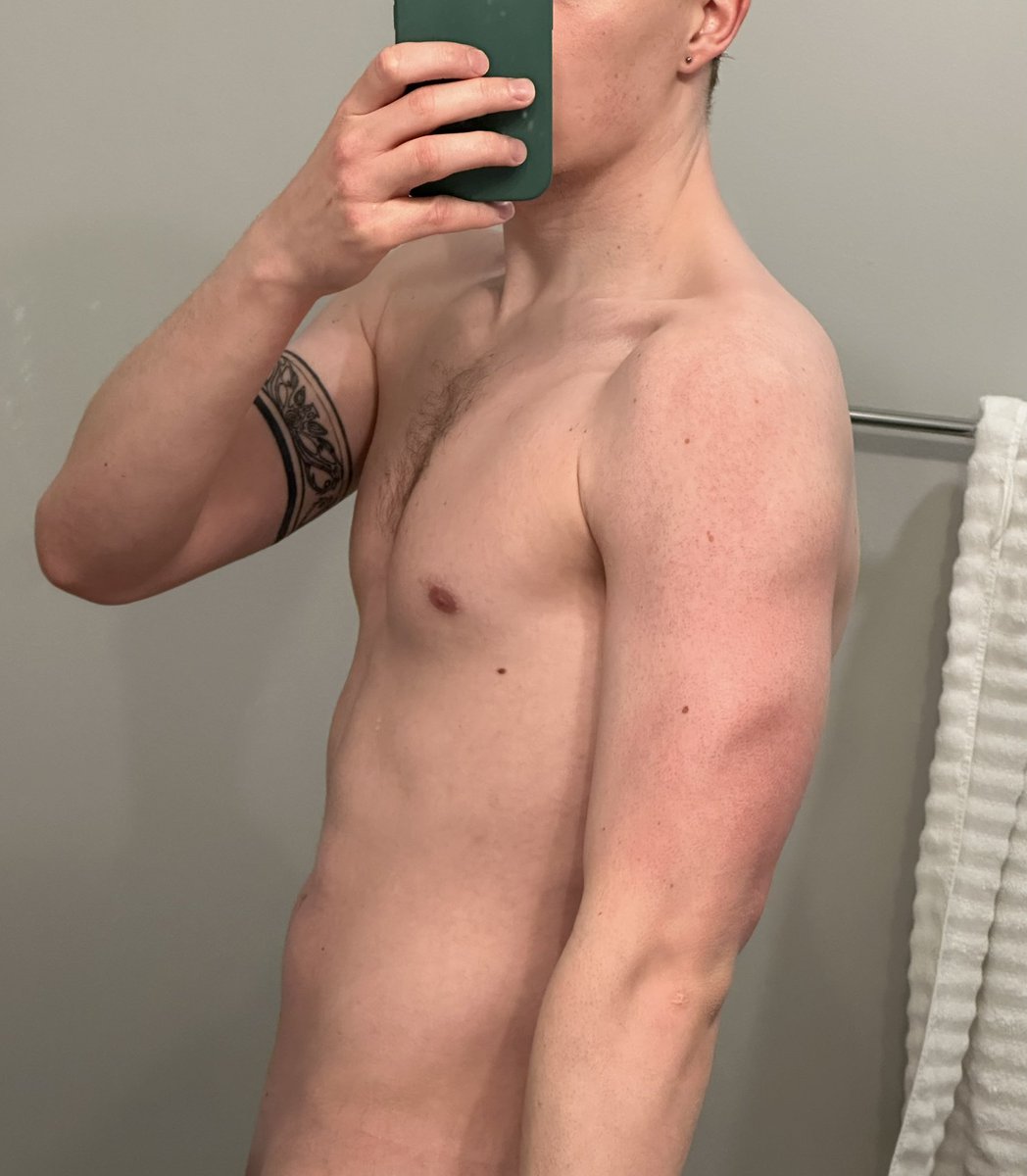 DylanMooreXXX's tweet photo. My arms are finally starting to grow a little 😩 https://t.co/Xx2qDgCjzT