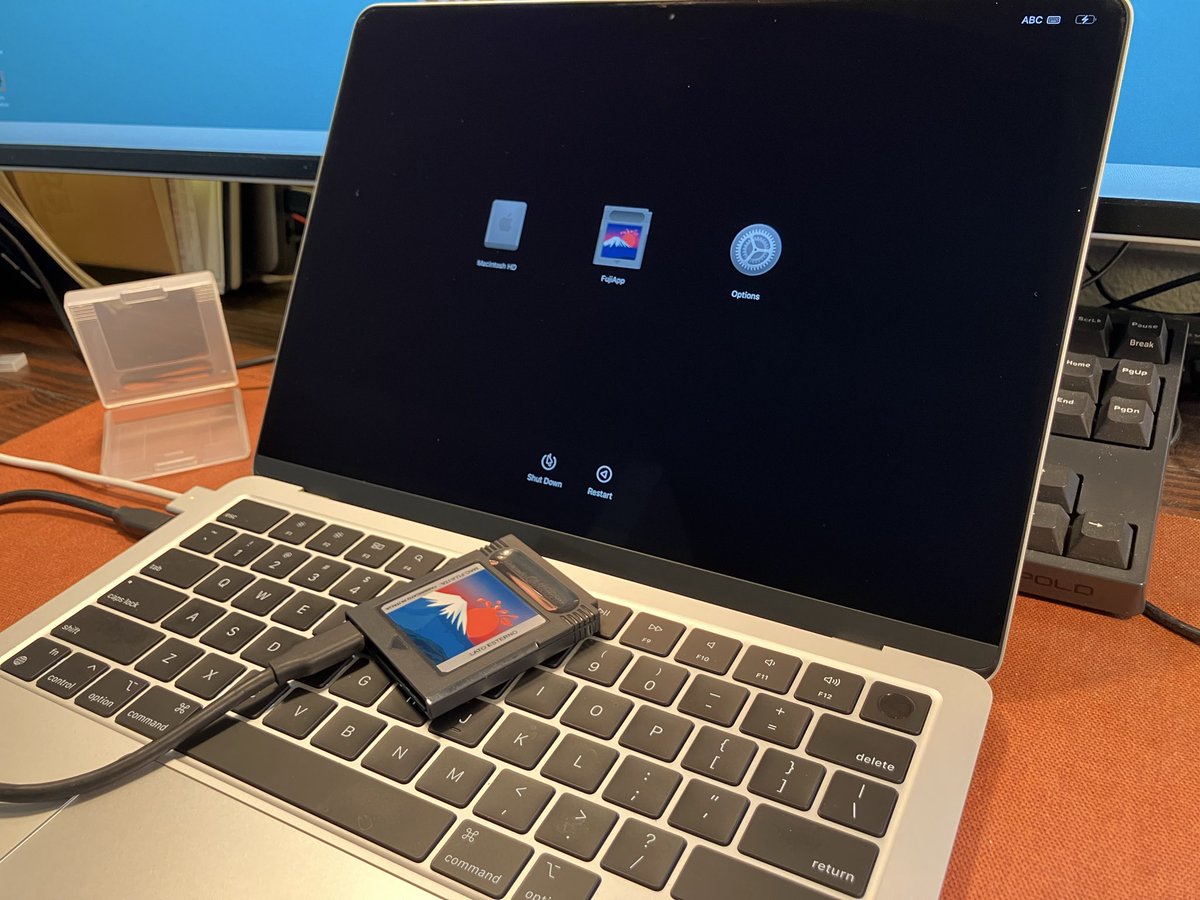 derek eiri 👻 tweet media