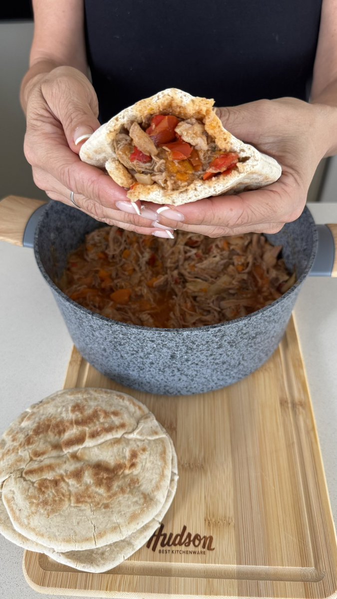 Bondiolita desmechada 
instagram.com/reel/DVRzNsfEU…