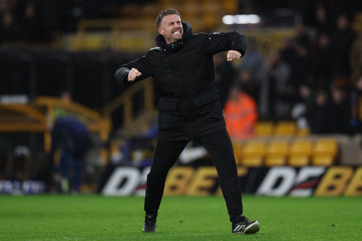 Wolves' last 5 Premier League meetings with Villa at Molineux:

2-1 April 2022 under Bruno Lage

1-0 May 2023 under Julen Lopetegui

1-1 October 2023 under Gary O’Neil

2-0 Feb 2025 under Vitor Pereira

Now...2-0 Feb 2026 under Rob Edwards

5 results, 5 different managers #wwfc