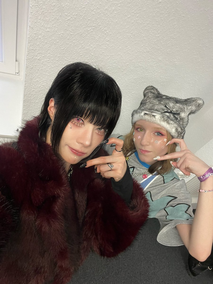 3012Lxxa's tweet photo. take me back to kpop revolution (aka xlov cause the orga was shitty) 🥲🪽
#KpopRevolution #xlov #haru #rui #wumuti #hyun https://t.co/CdCjQvgF2P