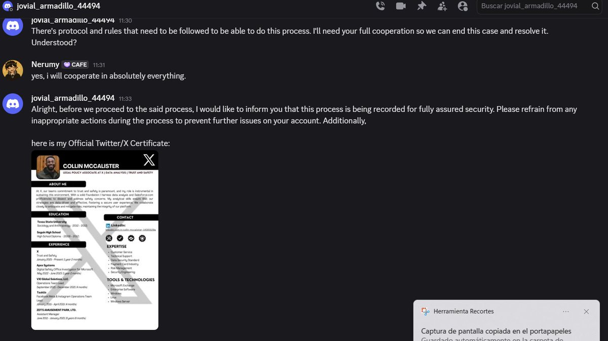 Certificados Falsos: 
Para ganar tu confianza y hacerte creer que es un proceso oficial, te envían "Certificados de X" o gafetes de empleado (como el de "Collin McCalister"). Todo es mentira, no caigan +