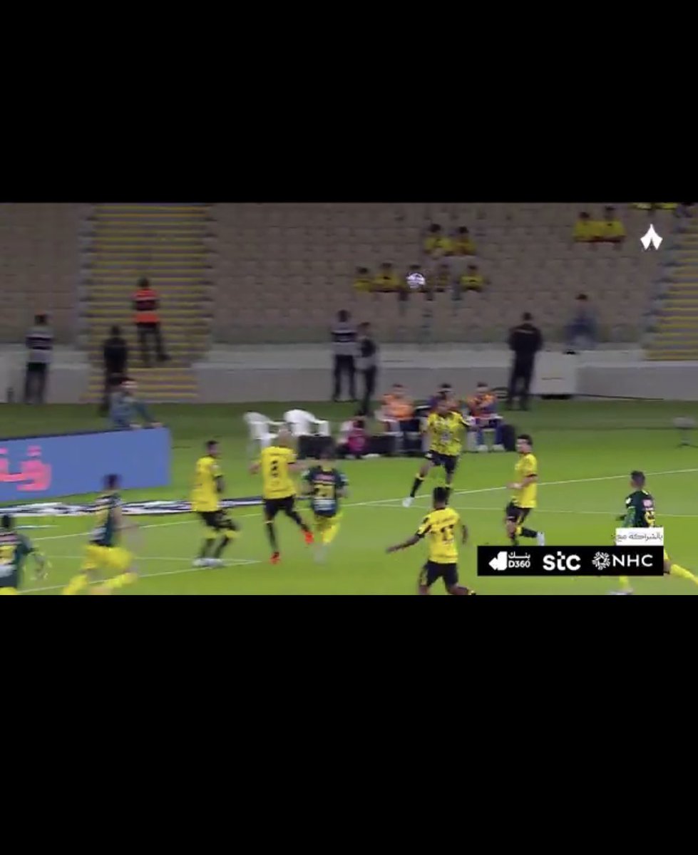 طبعا الكل مركز على المنافسين على الدوري و ناسين استمرار الدعم الغير مبرر لاصفر جدة

شكلهم للحين يدفونه بعد دف العام عشان يجيب دوري 
لكن هالسنة يدفون لعله يلحق مقعد اسيوي

هذه كيف مو بلنتي و طرد !! اها الجولة الجاية ضد الاهلي و ممنوع يتوقف منهم احد 😂