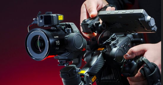 ZorzStudios's tweet photo. #Viltrox 's first aerial lens fills a much-needed gap in DJI's DL system: https://t.co/YHDdJMOdU6 

#JeremyGray #DJI #DLMount #drone #ViltroxAF90MMF35 #equipment #ViltroxAir #DLLens #AerialLens #DLSystem https://t.co/dN1WCJ96J9