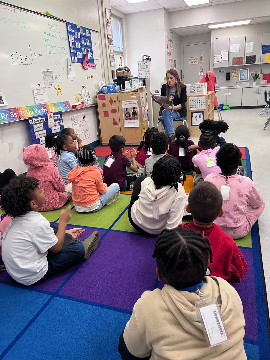 Annabel_C_Perry's tweet photo. Nothing better than seeing the magic of a read-aloud! Read for the Record was a success. Our admin and support staff read "See Marcus Grow" and the students loved it! πβ¨ #ReadfortheRecord @jwo_neal @laborde1003 @M_S_DeLaCruz @BCPS_South https://t.co/9T8NDj8fqq