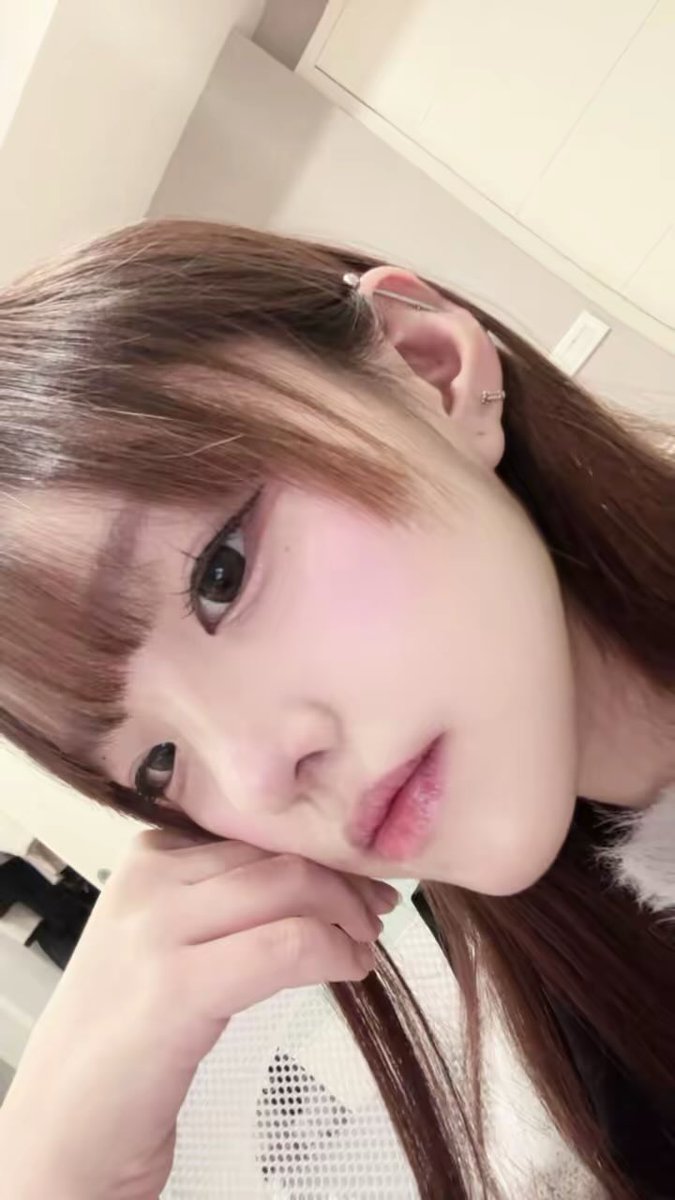 YN8783234644331's tweet photo. 看看耳钉
#les #le  #wlw https://t.co/V3jxuz6l00