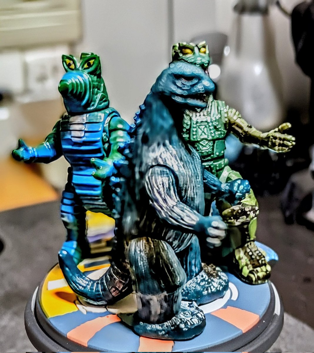 おはようございます☀ ブルマァク伝説のゴジラ達置いときます🐱