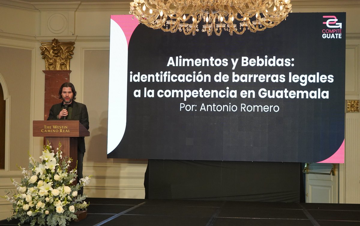 CompiteGuate's tweet photo. 👤Antonio Romero, ex viceministro de inversión y competencia del Ministerio de Economía, presenta una investigación sobre las barreras legales a la competencia en Guatemala, una exploración indicativa.

El estudio resalta los principales obstáculos que entorpecen o limitan la entrada de nuevos competidores en el sector de alimentos y bebidas.

Romero, señala que existen barreras que van más allá de lo normativo: barreras burocráticas, tratos diferenciados entre productos nacionales e internacionales y reconocimiento de requisitos.

📌Pronto podrás conocer más sobre la investigación en: https://t.co/54mhTaHXna
