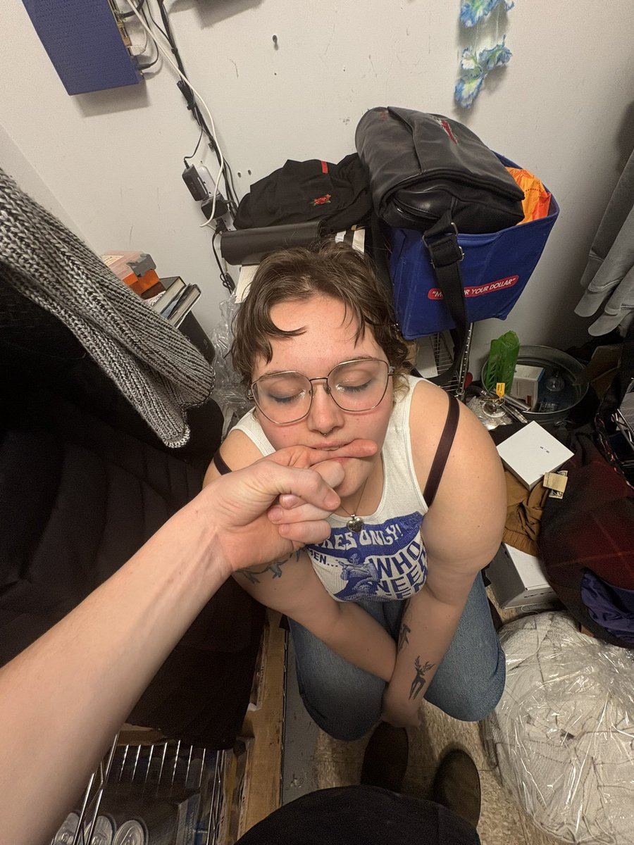 bite_3r's tweet photo. currently still thinking about these pictures because #bite3r
i leave dents on her finger :) https://t.co/ckvN6Lw1dB
