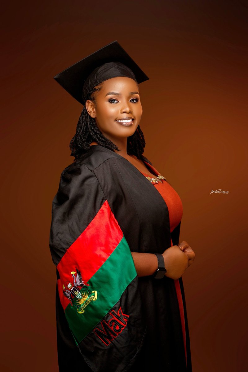 Talidda777's tweet photo. Cheers to the next chapter of my life 🤍 @Makerere @MakCAES  @BoxMarystuart @ @MusdaaY #76thmakgraduation #76thmakgrad https://t.co/iMPZPNgnNJ