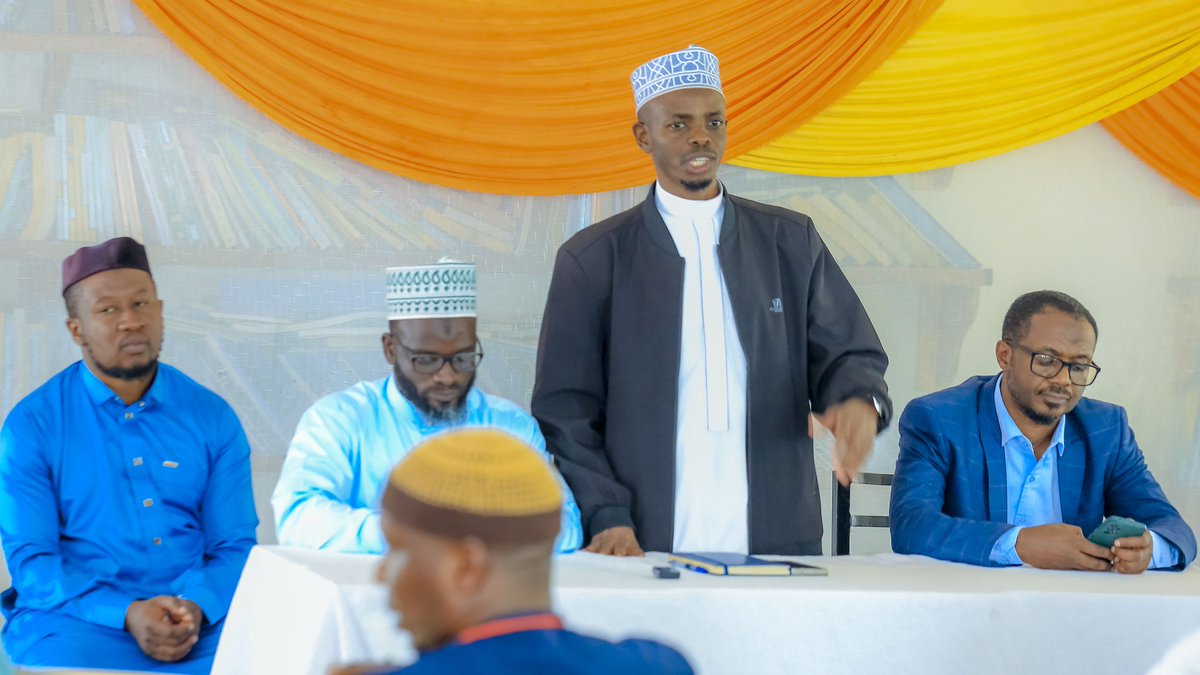 islamrwanda's tweet photo. Kuri uyu wa Gatanu, Nyakubahwa Mufti w'uRwanda Sheikh Sindayigaya Musa yagiriye uruzinduko rw'akazi mu Karere ka Musanze, aho yagiranye ibiganiro n'Abasilamu b'ingeri zitandukanye bo muri ako Karere. Ni uruzinduko ruri muri gahunda y'Ubuyobozi bw'Umuryango w'Abayislamu mu Rwanda #RMC yo guha umwanya Abasilamu wo kugira uruhare mu bibakorerwa, Ni igikorwa kandi abasilamu bashima cyane kuko babona ko Ubuyobozi bwabo bwimakaje  umuco wo kubazwa inshingano nk'uko bwabibasezeranyije mu mihigo.