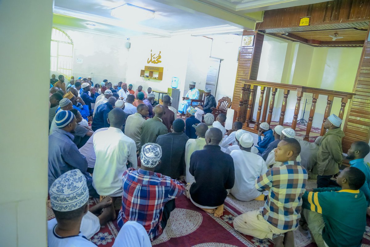 islamrwanda's tweet photo. Kuri uyu wa Gatanu, Nyakubahwa Mufti w'uRwanda Sheikh Sindayigaya Musa yagiriye uruzinduko rw'akazi mu Karere ka Musanze, aho yagiranye ibiganiro n'Abasilamu b'ingeri zitandukanye bo muri ako Karere. Ni uruzinduko ruri muri gahunda y'Ubuyobozi bw'Umuryango w'Abayislamu mu Rwanda #RMC yo guha umwanya Abasilamu wo kugira uruhare mu bibakorerwa, Ni igikorwa kandi abasilamu bashima cyane kuko babona ko Ubuyobozi bwabo bwimakaje  umuco wo kubazwa inshingano nk'uko bwabibasezeranyije mu mihigo.