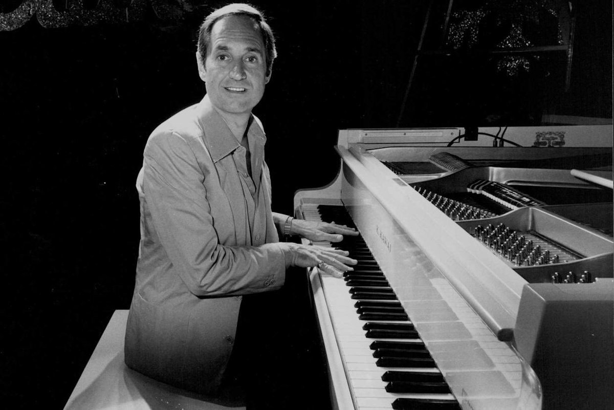 KennyRiceSports's tweet photo. It was the time of extravagant #horsesale #parties to wine &amp; dine buyers I attended one at the late #TomGentry farm #NeilSedaka put on a great concert on a hot July night inside a giant circus tent #CalendarGirl #OhCarol #BreakingUpIsHardToDo #LaughterInTheRain #RIP https://t.co/p3rz8aV5VH