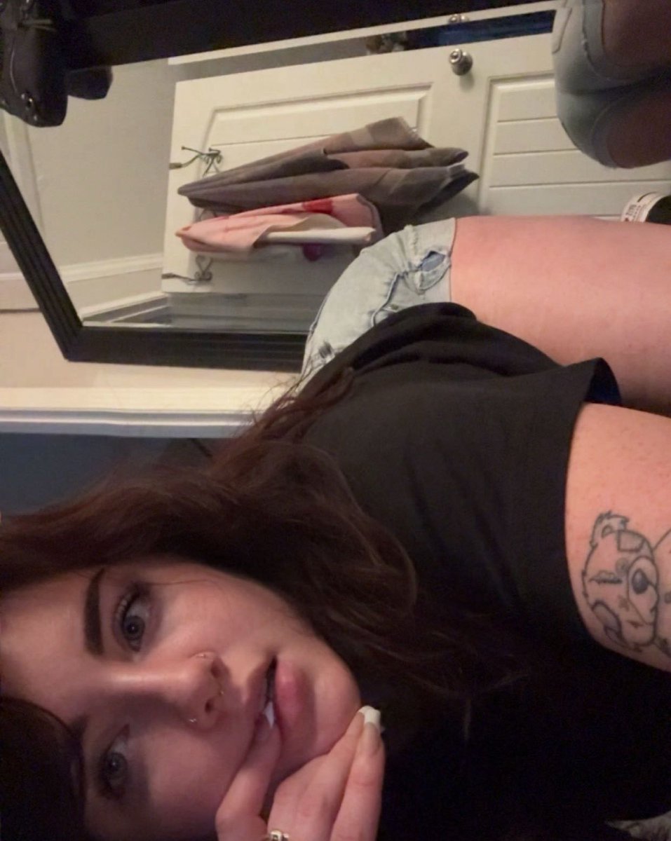 gxddesskxt's tweet photo. bored 🤑 https://t.co/GK6LkSNvvV