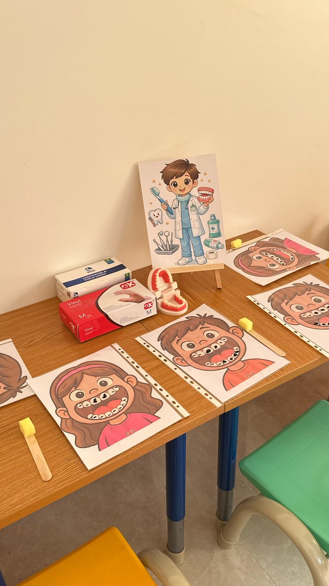 👩🏻‍⚕️👷🏻‍♂️