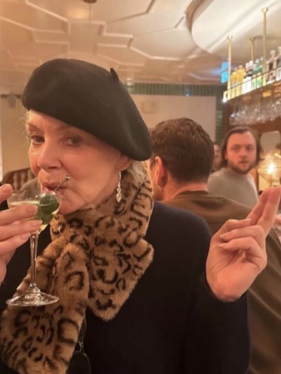 ContextGillian's tweet photo. Gillian Anderson &amp; Jean Smart on IG https://t.co/2sQF06Nh39