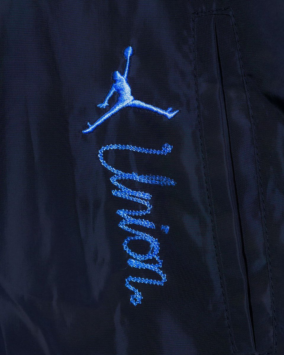 Sneaker News tweet media