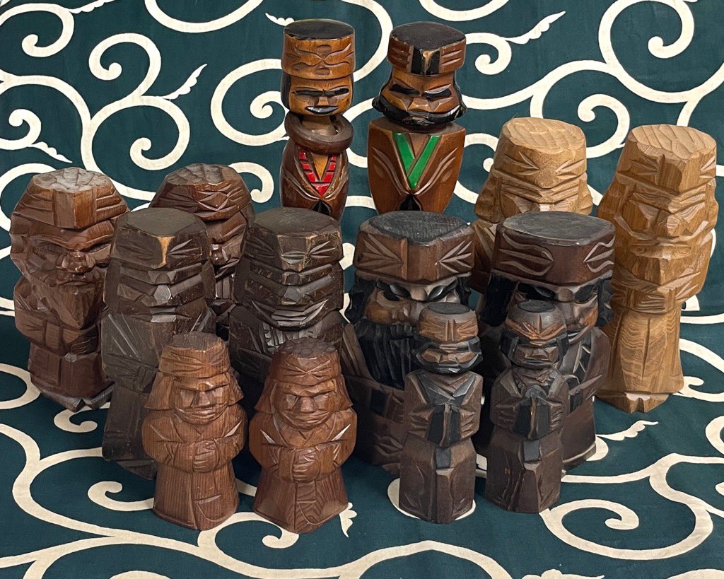 アイヌ の#木彫り 夫婦人形 も一気にやって来ました。 #北海道土産 に