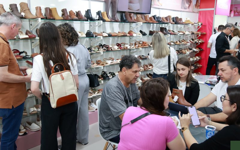 modaeventos's tweet photo. Parceria Merkator Feiras e Eventos e Fenac Experiências firmaram parceria estratégica para a realização conjunta das feiras SICC – Salão de Inovação do Couro e do Calçado – e Zero+  nos pavilhões da Fenac, em Novo Hamburgo/RS
 https://t.co/BsUTT7jpfQ

#FeirasdeCalçados #calçados https://t.co/G6sqnExszV