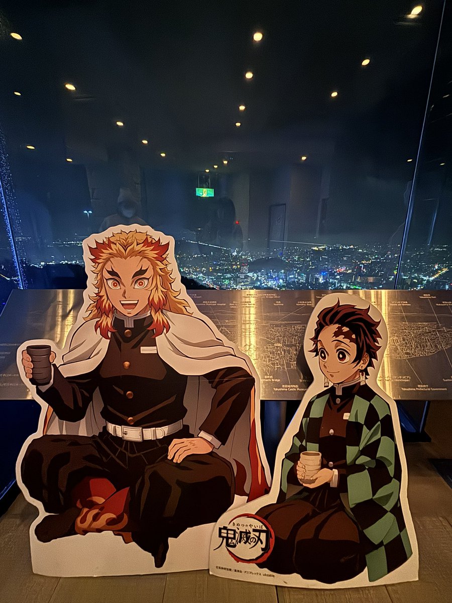 そして2階へ🌃 煉獄さんいた〜🔥❤️😍 🎴🌊🦋は固定であと1人は変わる