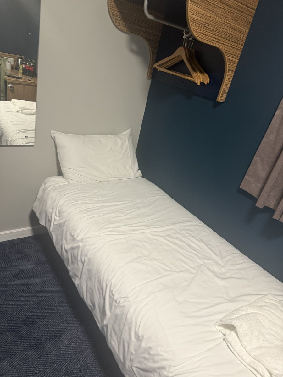 Only in a <a href="/TravelodgeUK/">Travelodge UK</a> would you find a wardrobe right above where we’re expected to sleep 🤣