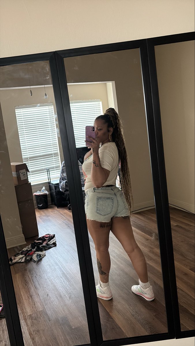 QweenBee tweet media