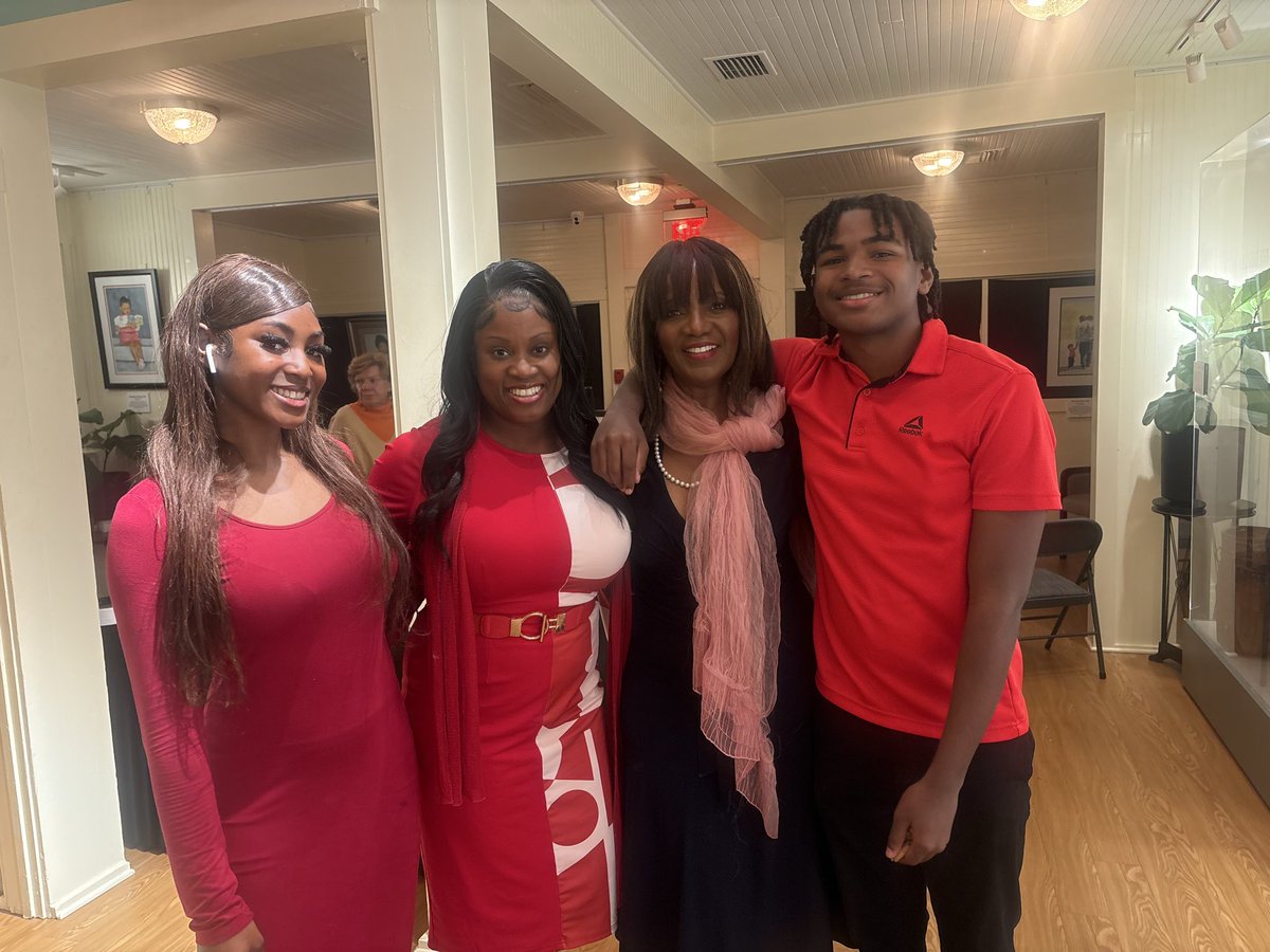 Dr. India White tweet media