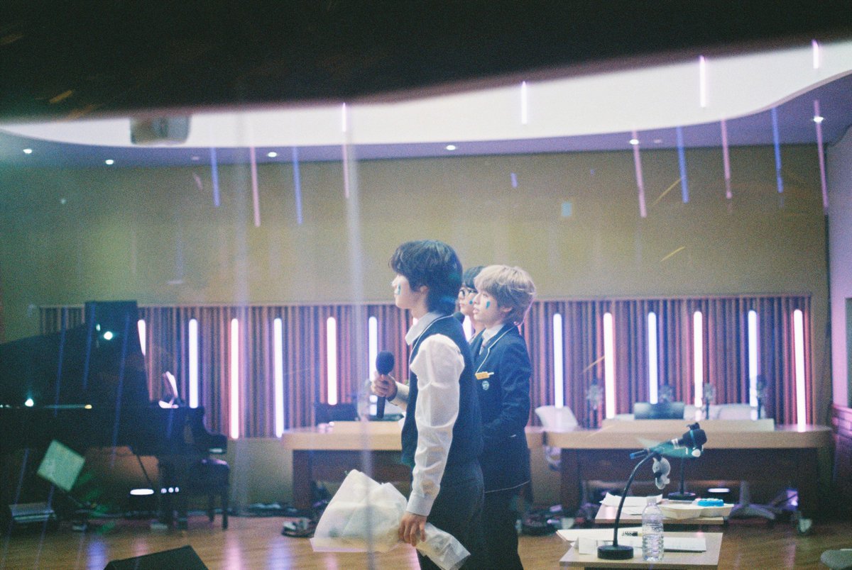 mbcbf_bf's tweet photo. 🏫친친방🏫

#친한친구방송반
#가온 #정수 #엑스디너리히어로즈 #XdinaryHeroes @XH_official

필름에 기록한 우리의 2월 https://t.co/TOLN8UHnNp