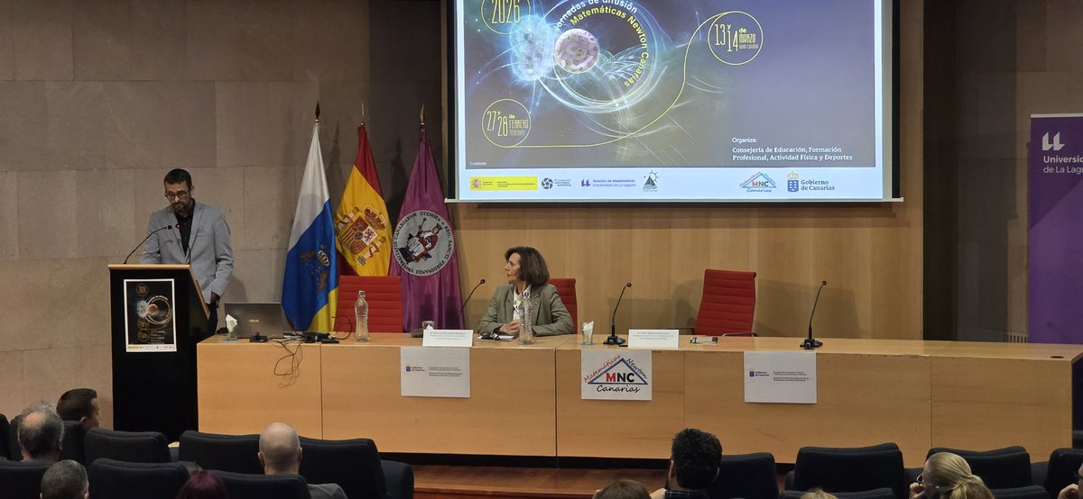 anarosa3008's tweet photo. Jornadas proyecto Matemáticas Newton Canarias. 
Docentes en formación para mejorar la competencia matemática del alumnado. 
Conferencia  de Luis Rodríguez, 2 centros: IES La Laboral y el CEIP Prácticas Aneja y 8 talleres.
¡¡Gracias a todos y a la Facultad de Matemáticas!! https://t.co/tn2Fo86MxU