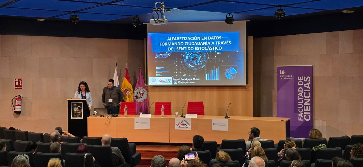 anarosa3008's tweet photo. Jornadas proyecto Matemáticas Newton Canarias. 
Docentes en formación para mejorar la competencia matemática del alumnado. 
Conferencia  de Luis Rodríguez, 2 centros: IES La Laboral y el CEIP Prácticas Aneja y 8 talleres.
¡¡Gracias a todos y a la Facultad de Matemáticas!! https://t.co/tn2Fo86MxU
