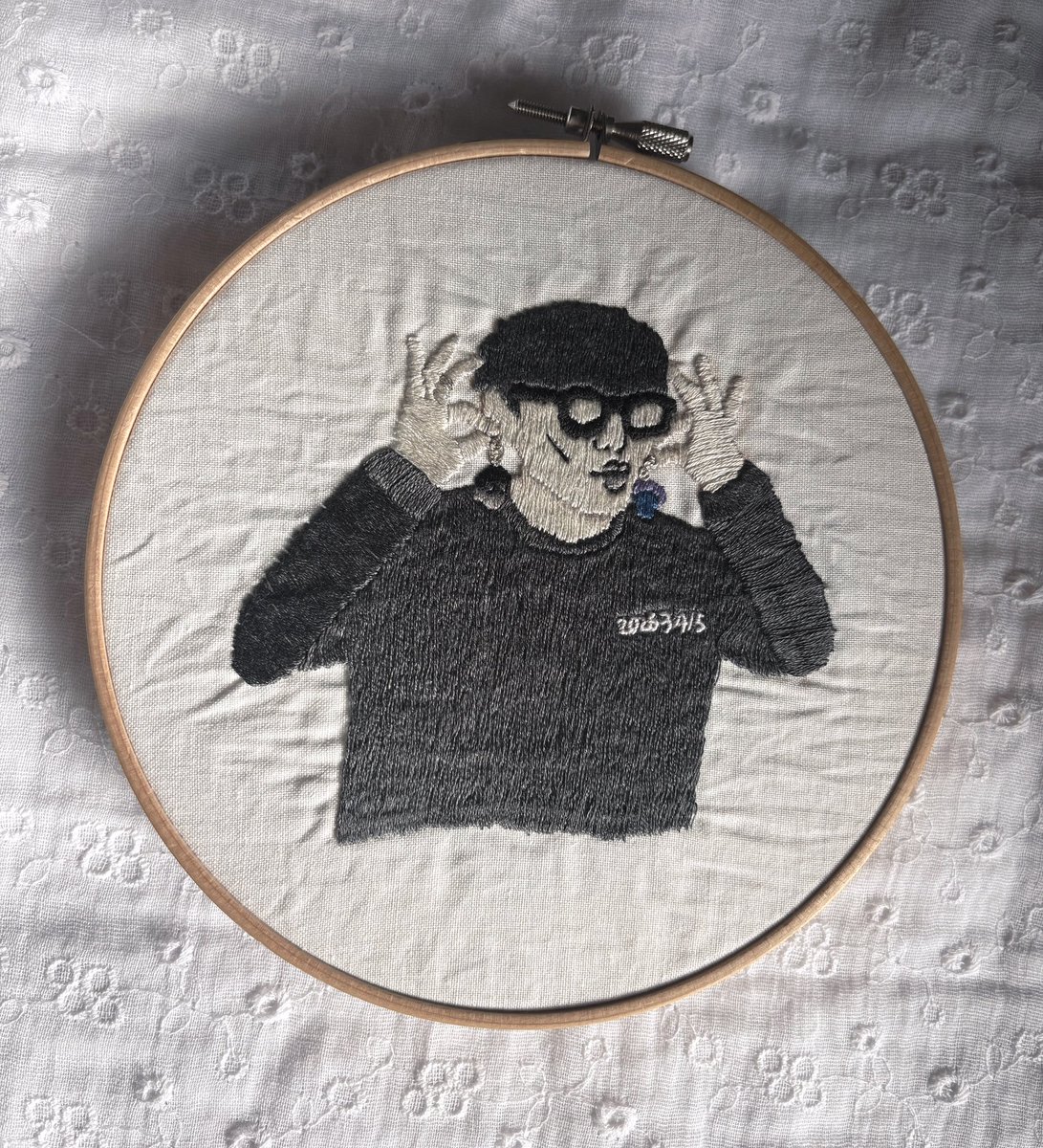 ラバーキーホルダーを 紹介してる一郎さんを刺繍しました 🪡🧵 #山口