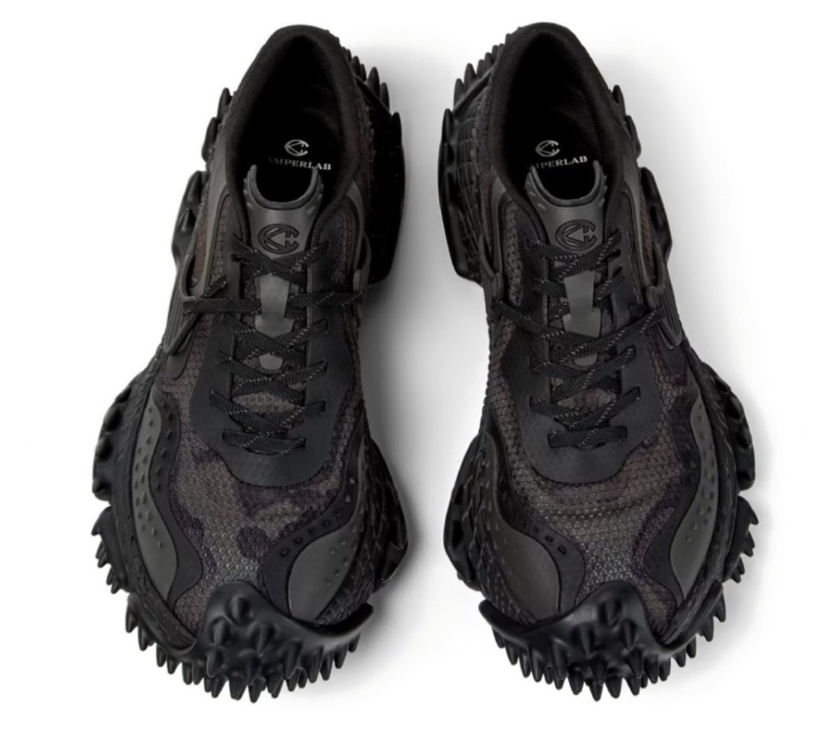 この春に買いたいハイブラ見えのスニーカー3選。

1.CAMPERLAB

2.adidas

3.DR. MARTENS

ハイブラ並みのルックスだけど、手に届くプライスのスニーカー増えて嬉しい。