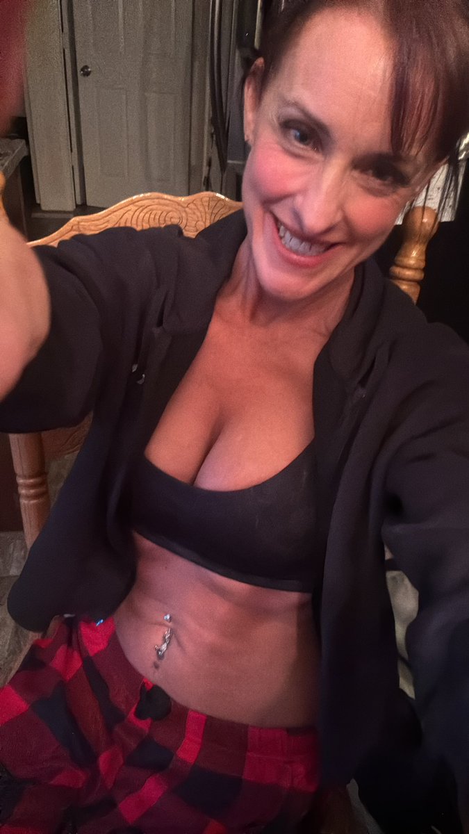 Classybuttsassy23 tweet media