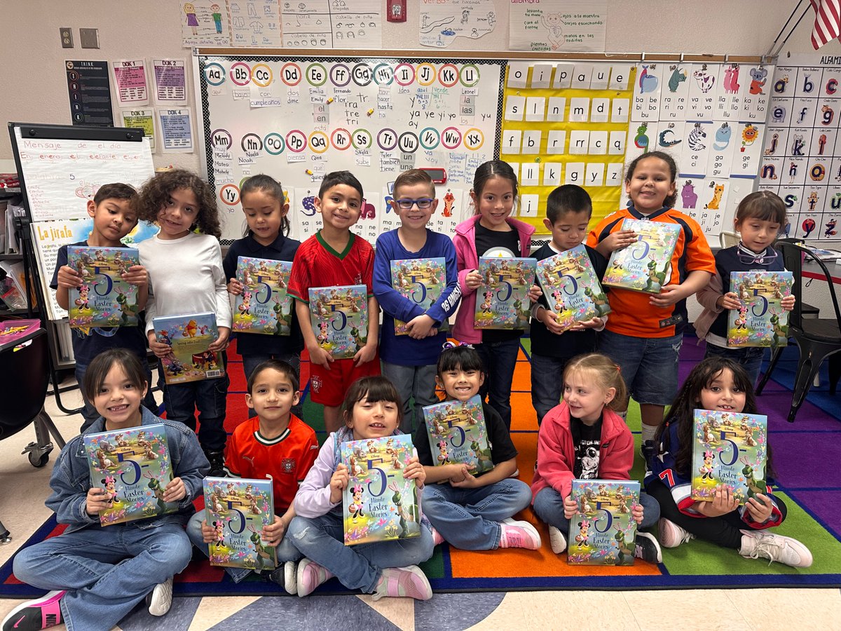 Mraya112's tweet photo. We had an amazing time celebrating Read Across America! 📚✨
Our students enjoyed a fun magician show, received a free book, and then made Green Eggs and Ham! 💚🍳 Such a magical day full of reading and smiles! #ReadAcrossAmerica #KindergartenFun @RELWashingtonIS  @relwlibrary https://t.co/NXSAJqAios
