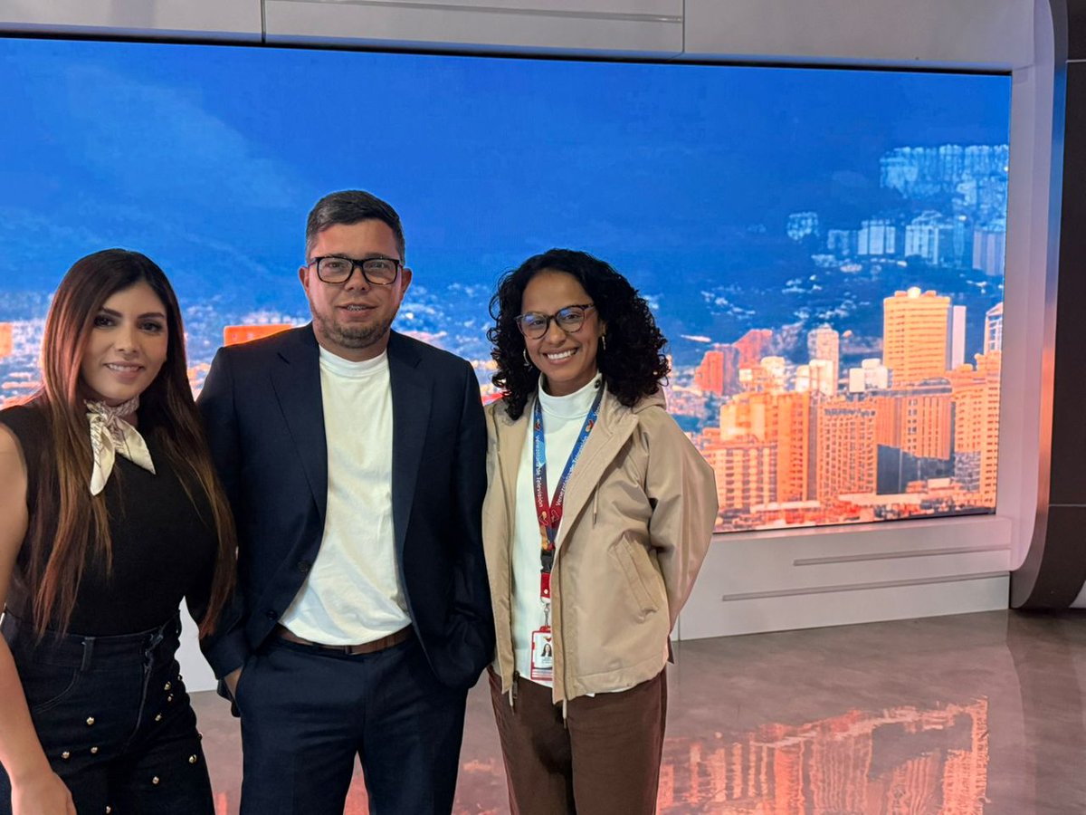 Hernancanorea's tweet photo. En @VTVcanal8 siguen pasando cosas buenas. Nuestros talentos siguen regresando a la pantalla, aquí con @stephaniesartori quien pronto traerá más sorpresas para nuestros usuarios. https://t.co/EQzkgAlAJ4