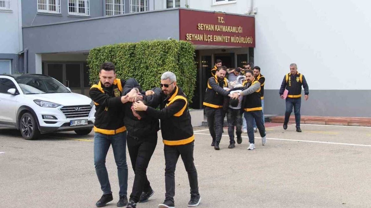 Adana’da Şantaj ve Tehdit Şebekesi Operasyonla Çökertildi dlvr.it/TRCGlM #Adana #Şantaj #Tehdit