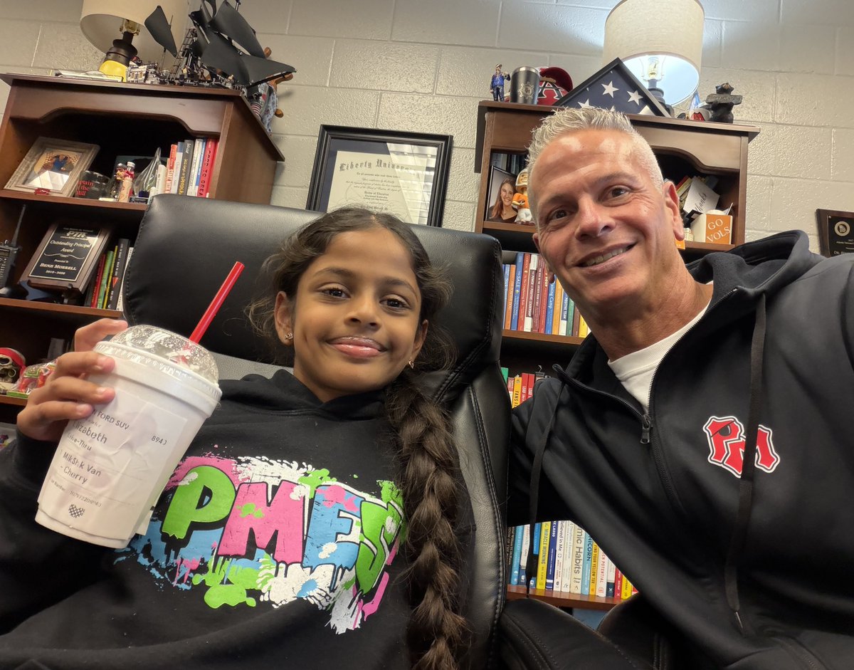 PickettsMillES's tweet photo. Fantastic @ChickfilA lunch from @CFAAcworth w our @DepewOrtho Leader of the Week to wrap up her  week of recognition!!! 🏴‍☠️🦜⚓️☠️ #AnchoredinLeadership #BestJobinCobb https://t.co/2IP50cXiYZ